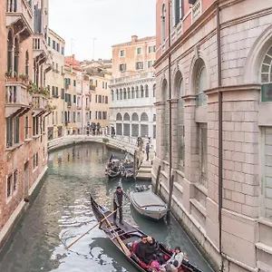 venice-ca-san-marco-canal-view.hotelinveneto.com/